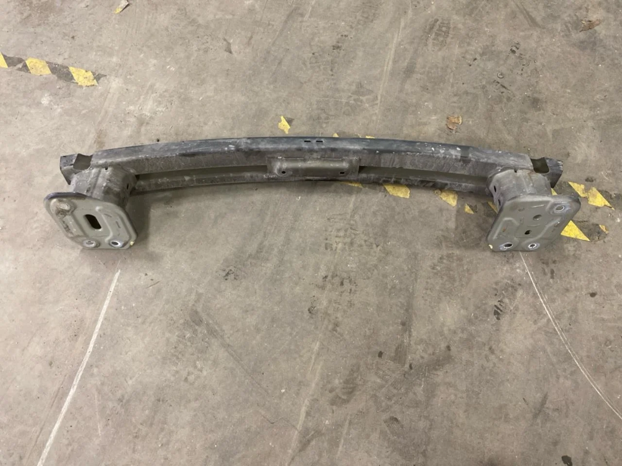 Polestar 2 2020- Bumper reinforcement beam, rear view 2