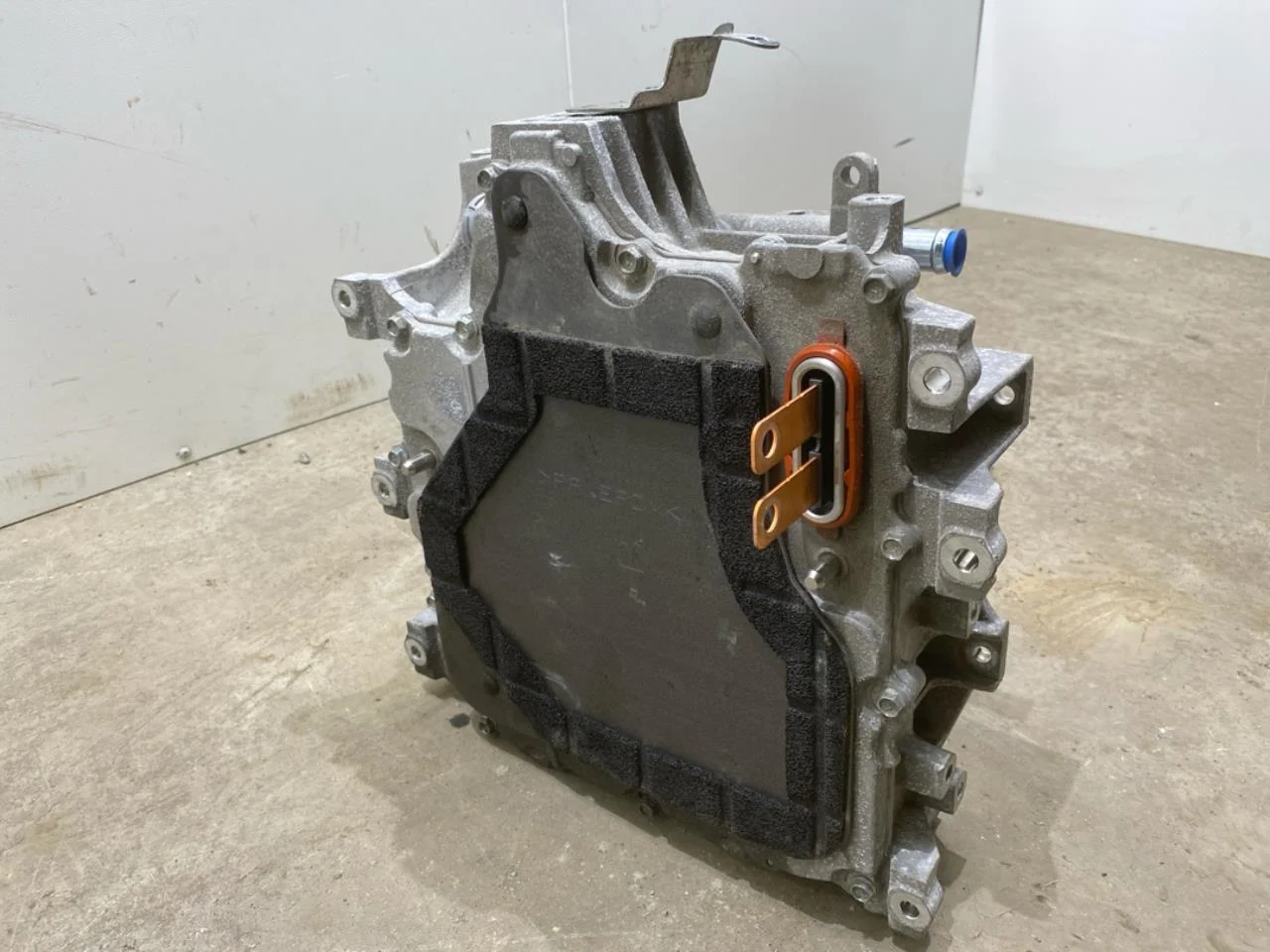 Nissan LEAF 2017-24 Invertor, 12-220V vedere 2