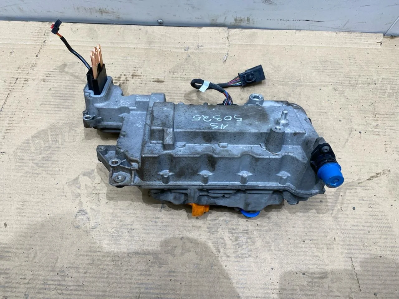 Peugeot 208/E-208 2020-> Akkumulátortöltő
