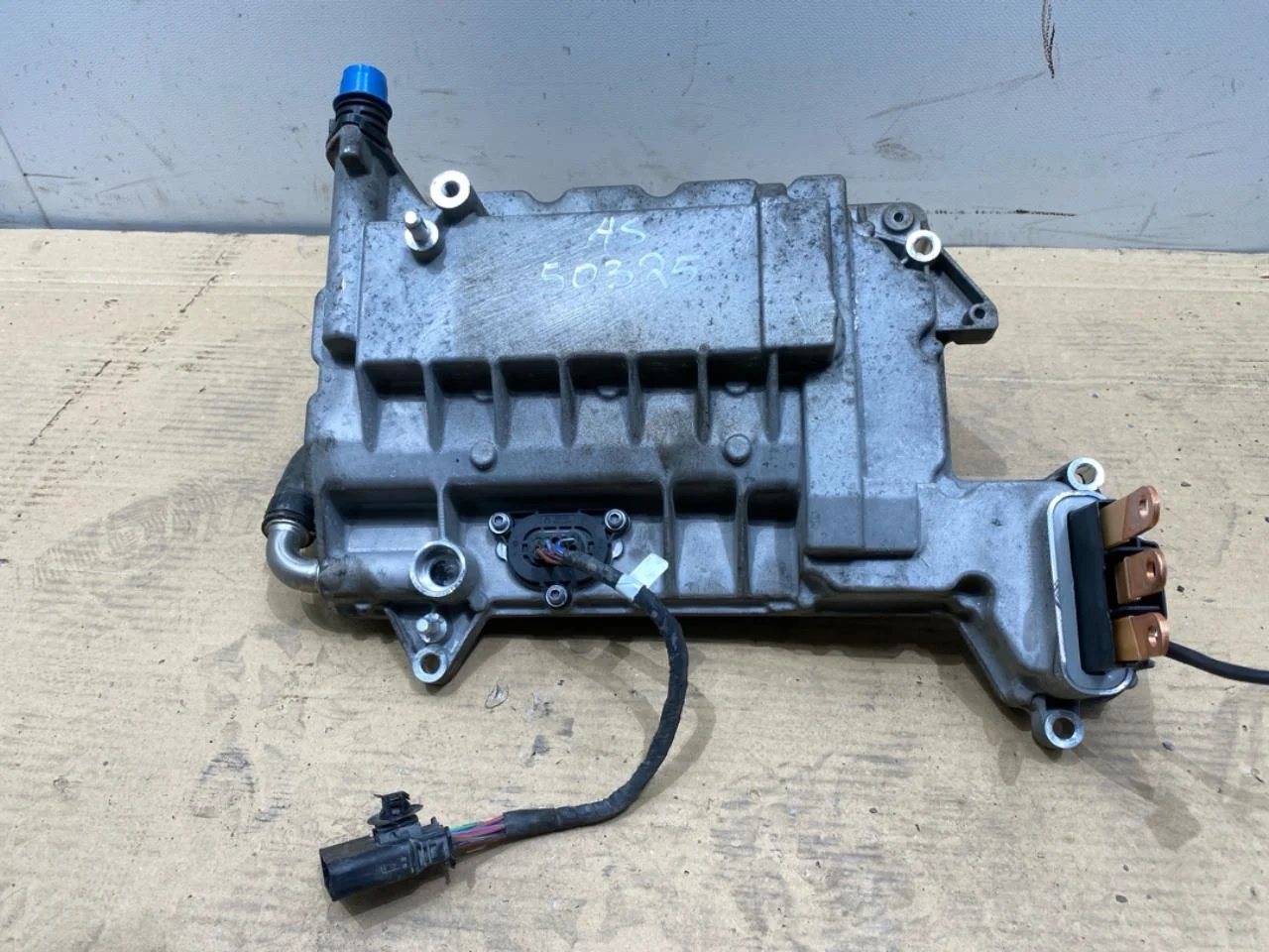 Peugeot 208/E-208 2020-> Akkumulátortöltő nézet 3