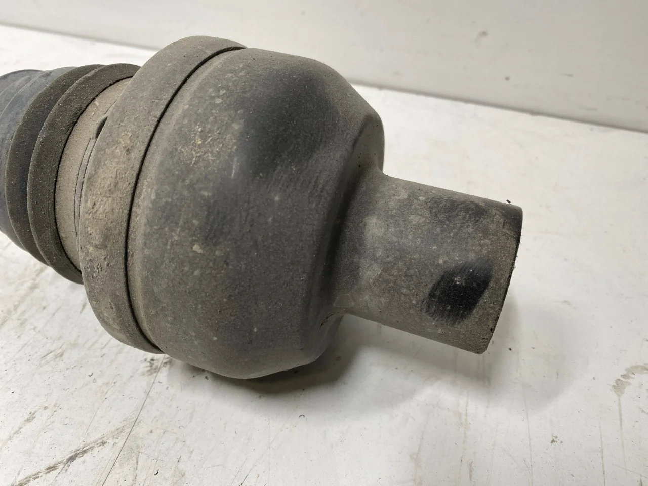Mercedes EQC 2020- Rear right driveshaft view 2
