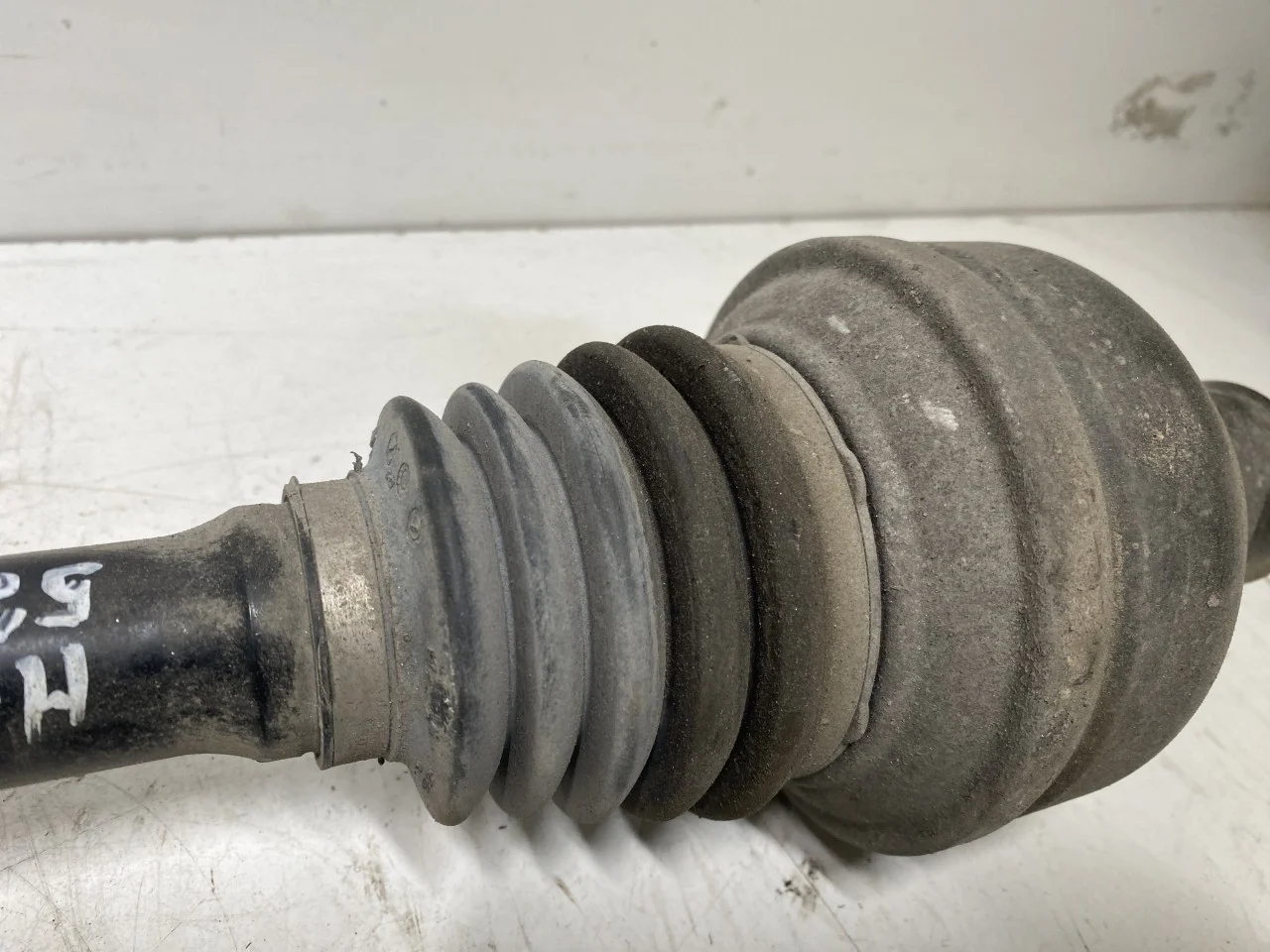 Mercedes EQC 2020- Rear right driveshaft view 3