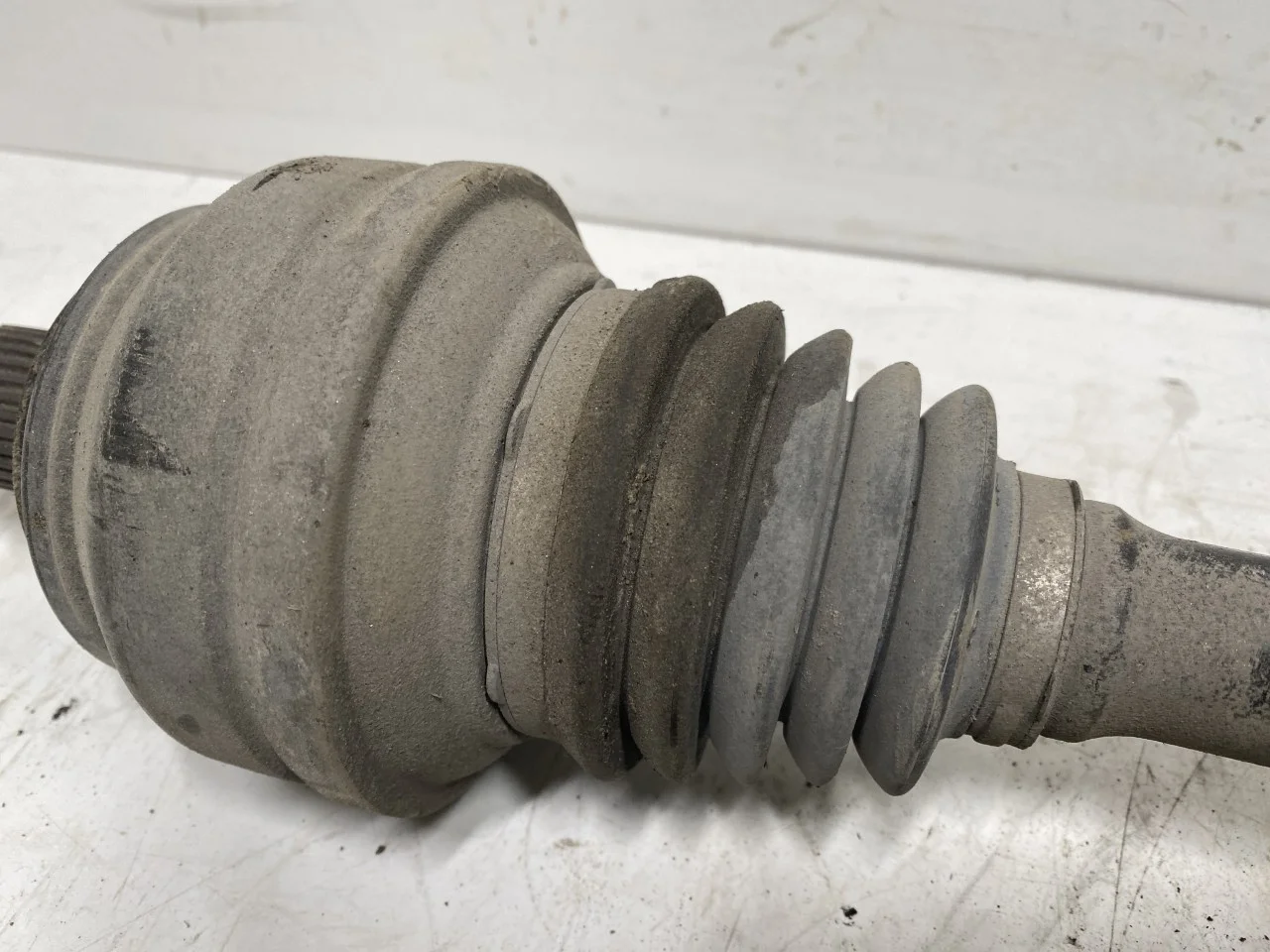 Mercedes EQC 2020- Rear right driveshaft view 4