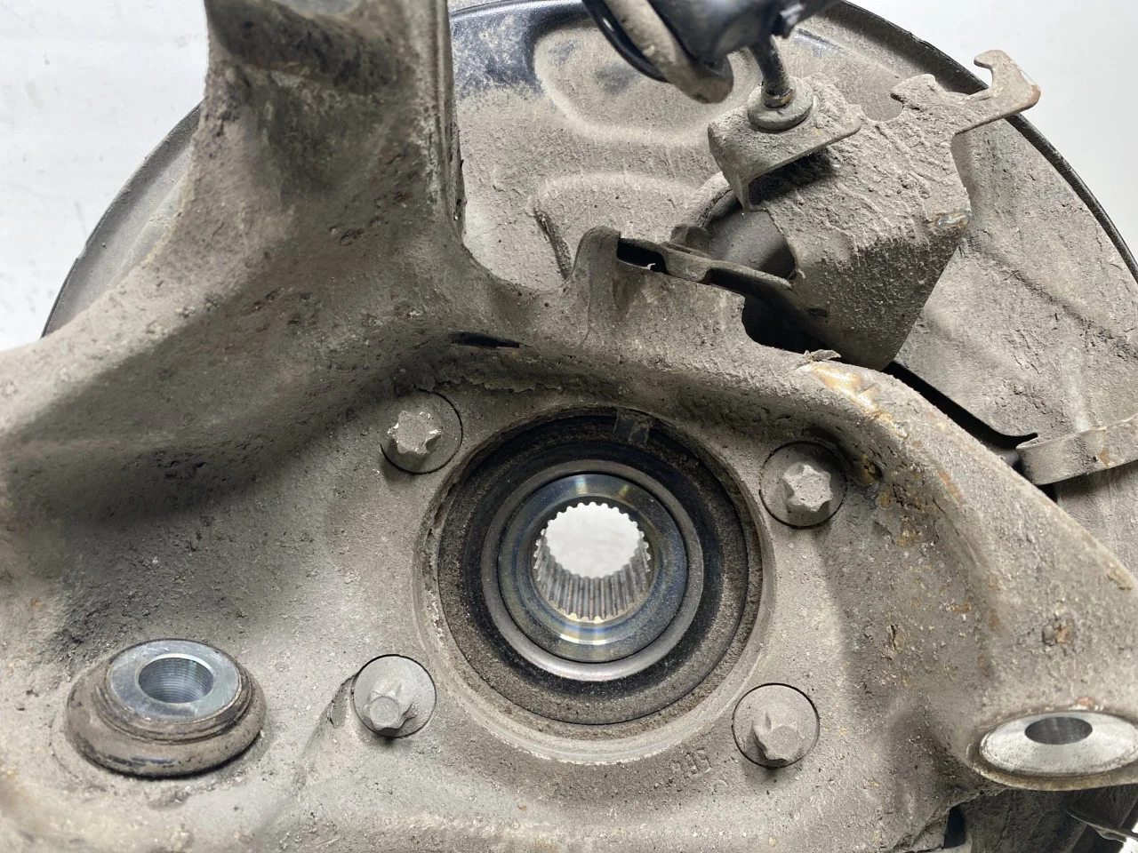 Mercedes EQC 2020- Stub axle carrier, right rear view 4