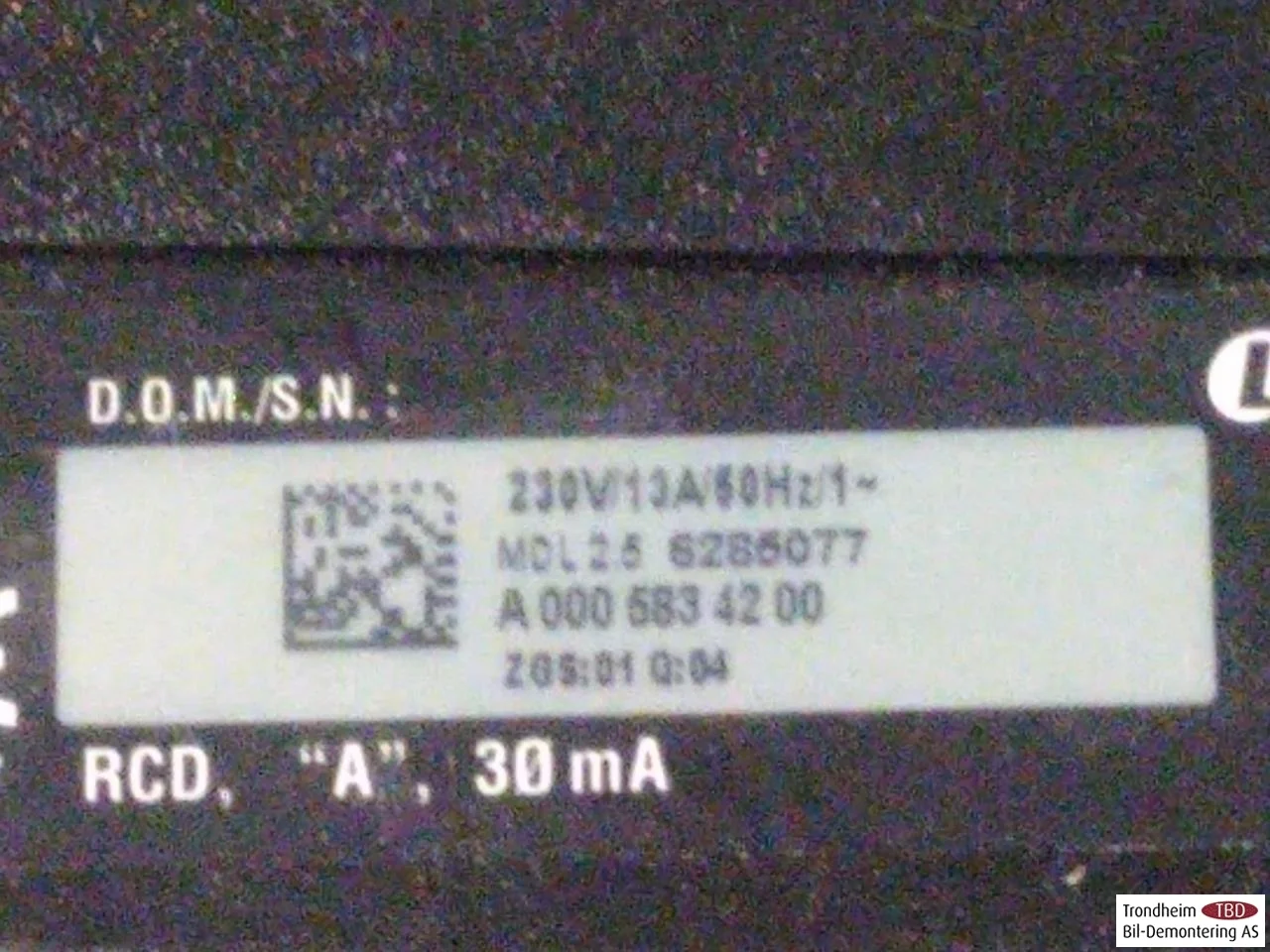Mercedes B 180-200 W246/W242 2012-19 Battery charger view 3