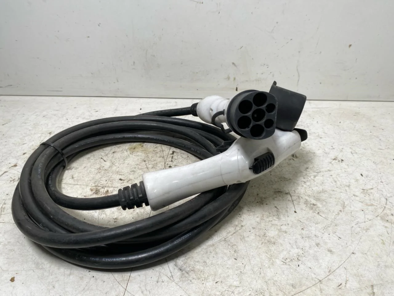 Ford FOCUS 2011-14 Akkumulátortöltő nézet 3