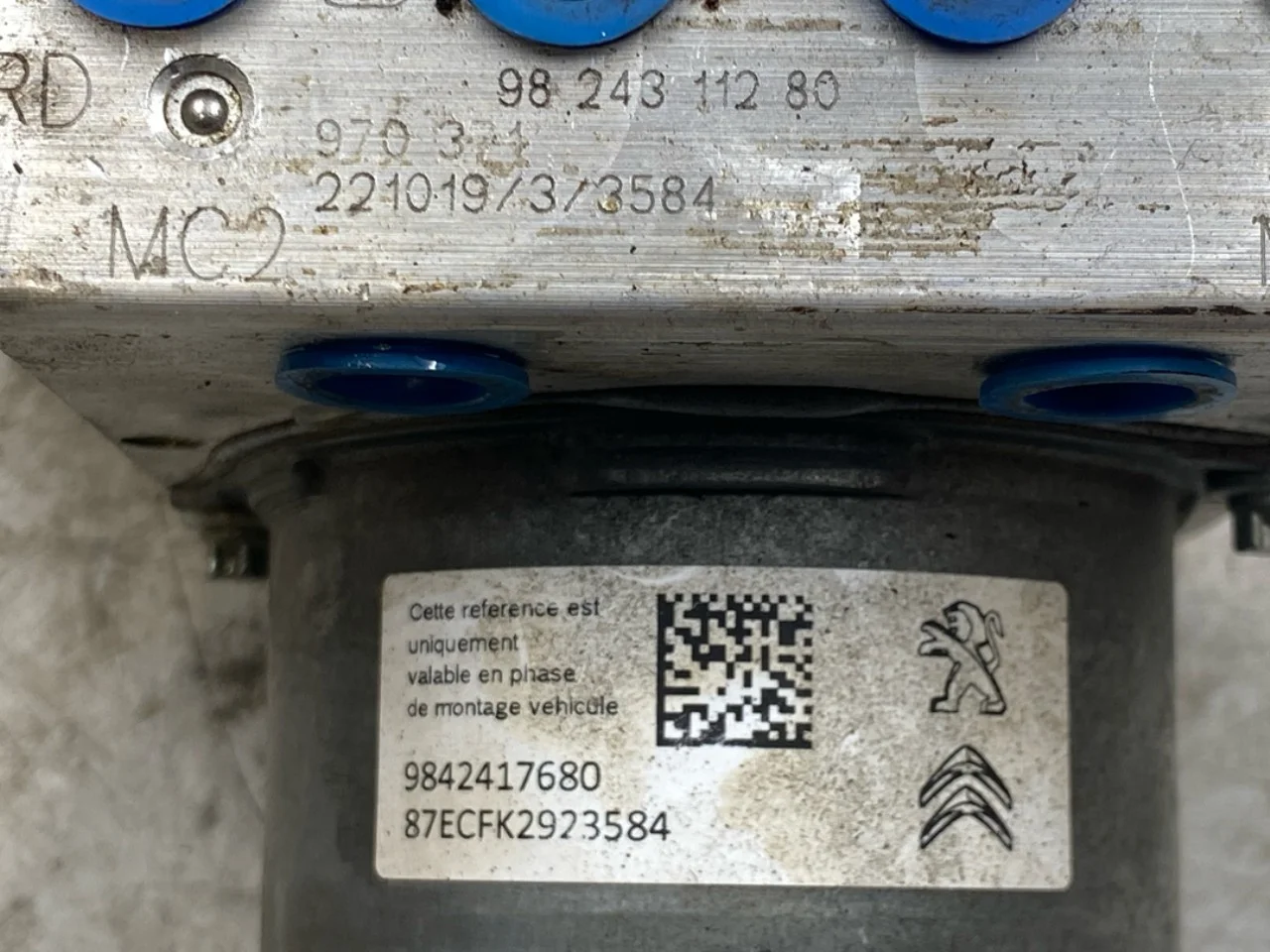Opel / Vauxhall CORSA F 2020- ABS hydraulic unit view 3