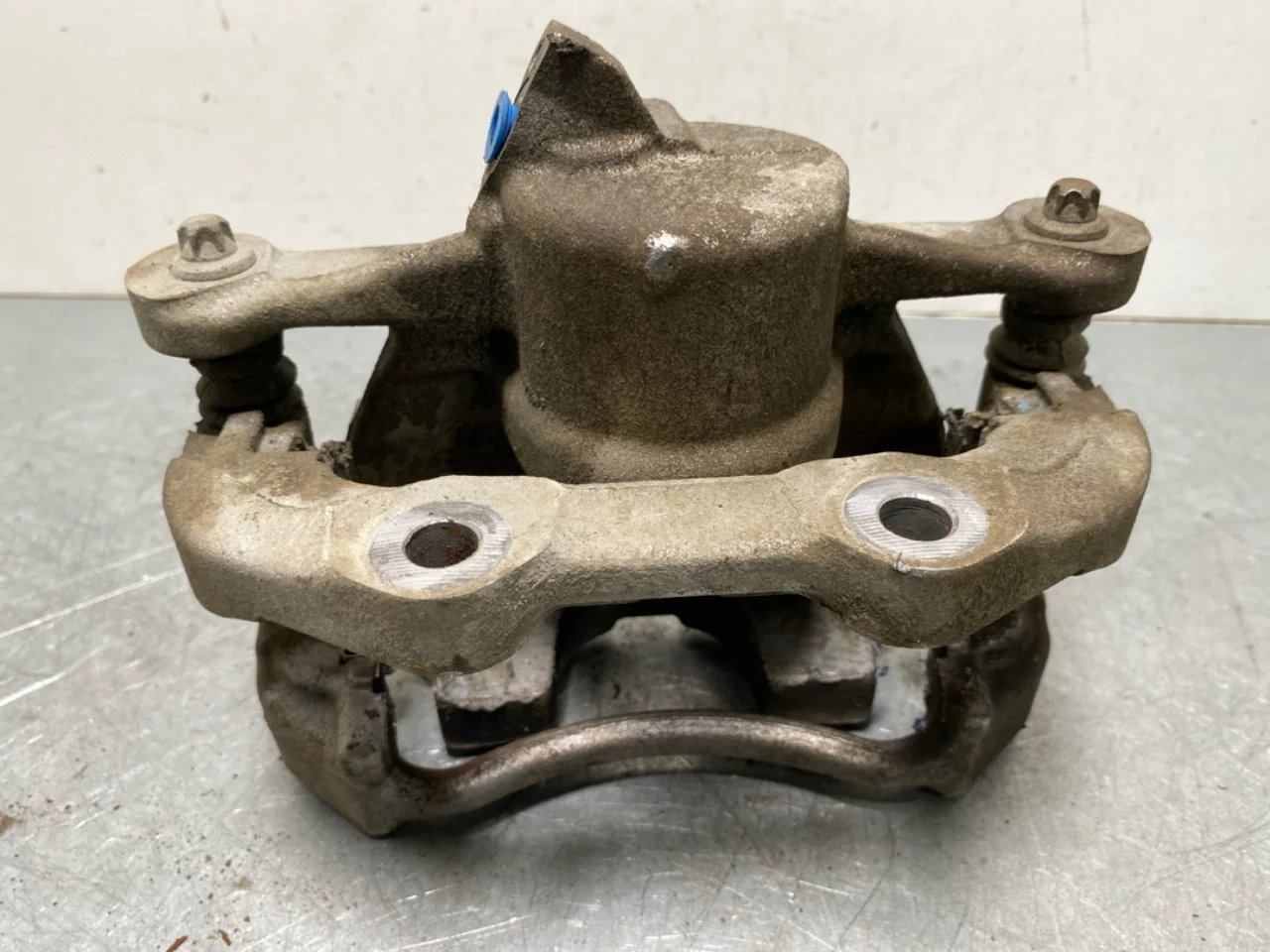Opel / Vauxhall CORSA F 2020- Front left brake caliper view 2