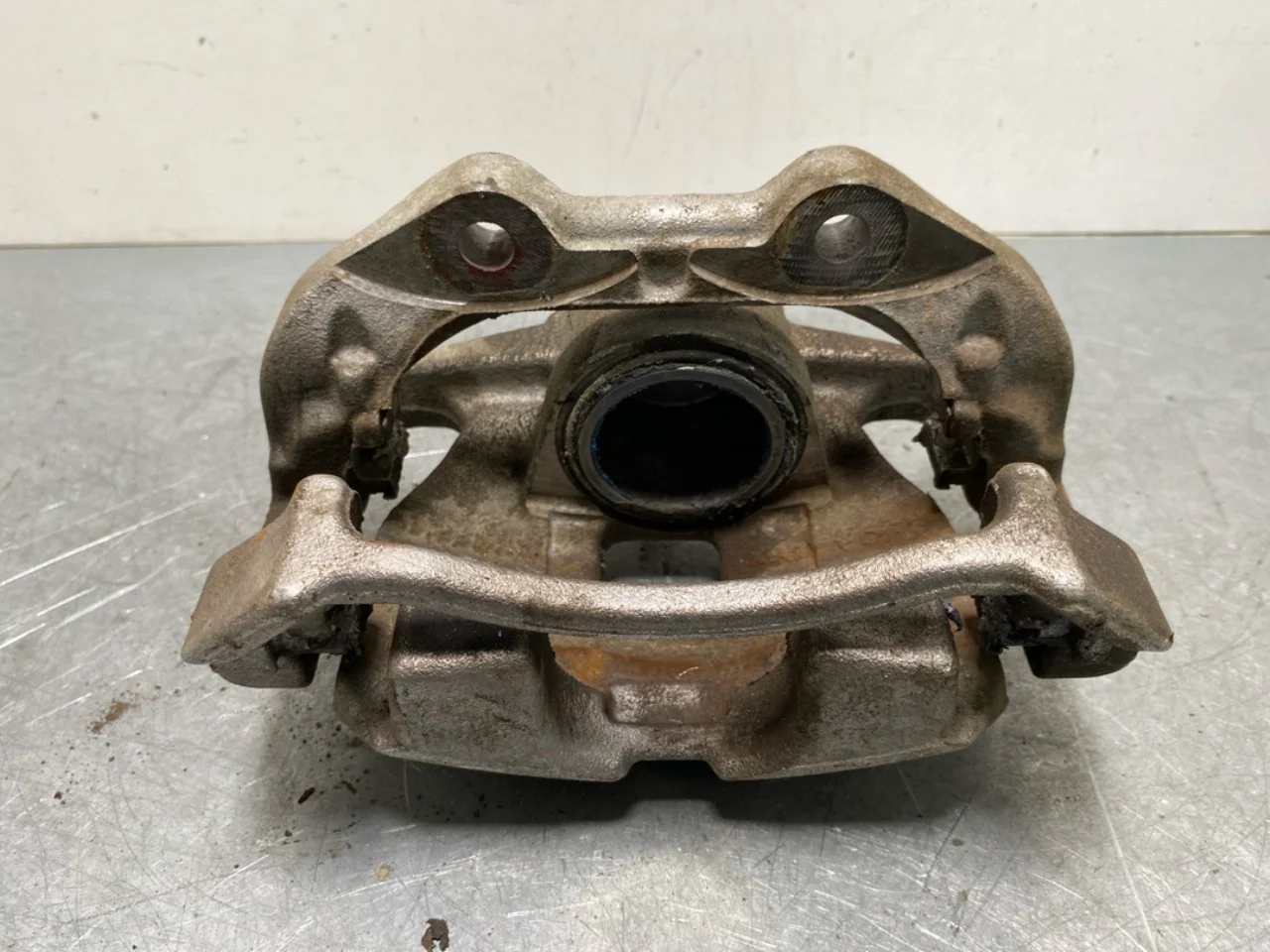 Opel / Vauxhall CORSA F 2020- Front left brake caliper view 3