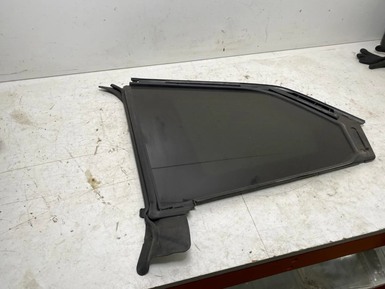 BMW IX 2022- Rear left door glass, 4-door view 2