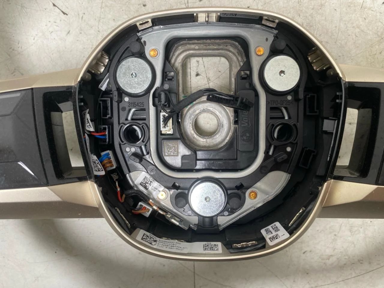 BMW IX 2022- Steering wheel view 3