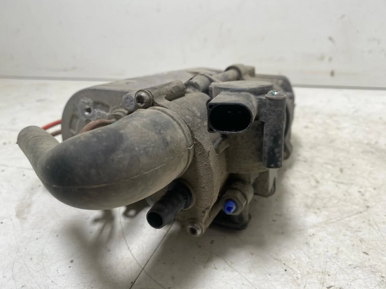 BMW IX 2022- Suspension compressor view 3