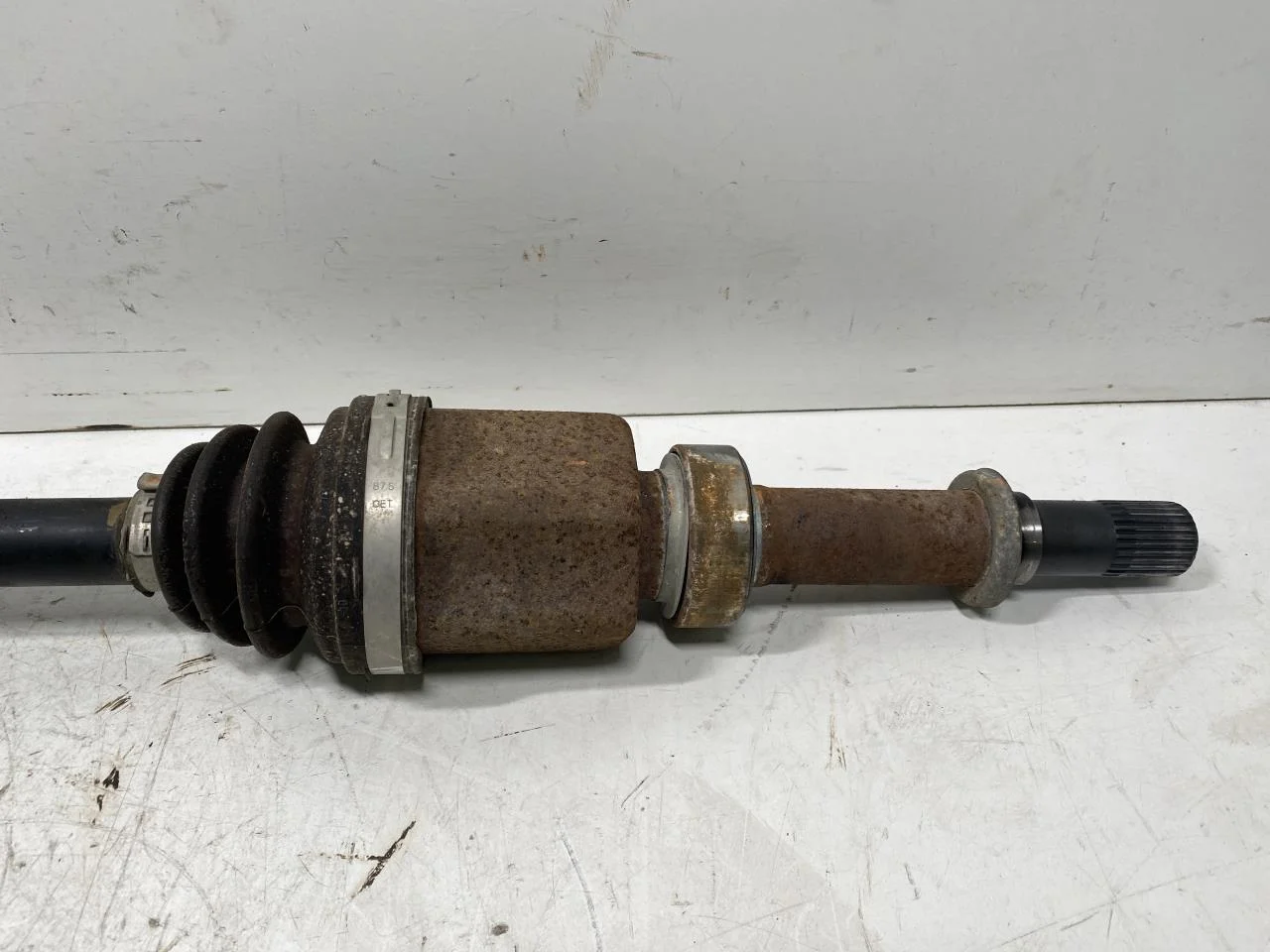 Nissan LEAF 2011-17 Front right driveshaft view 3