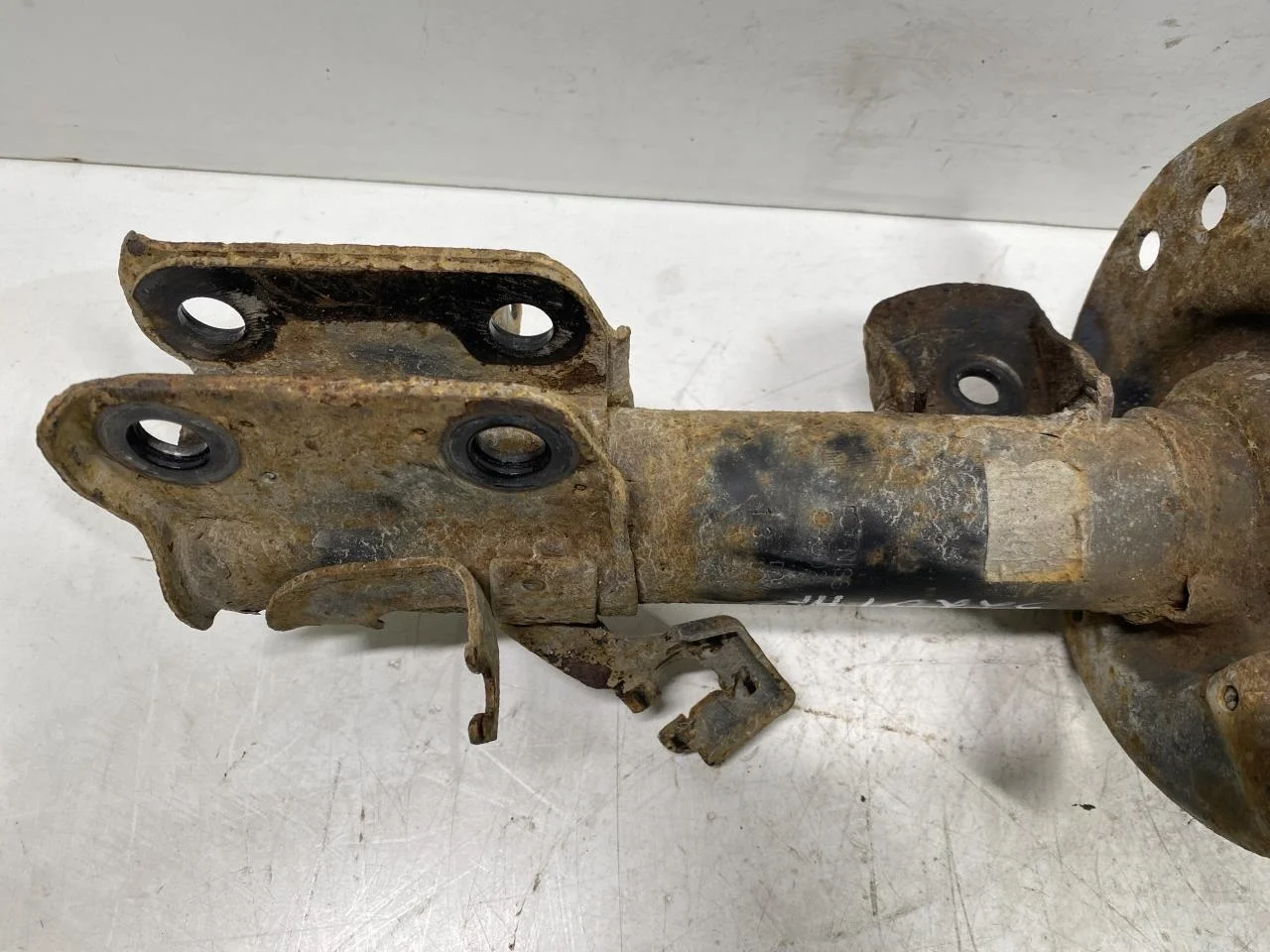 Nissan LEAF 2011-17 Strut assembly, front right view 3