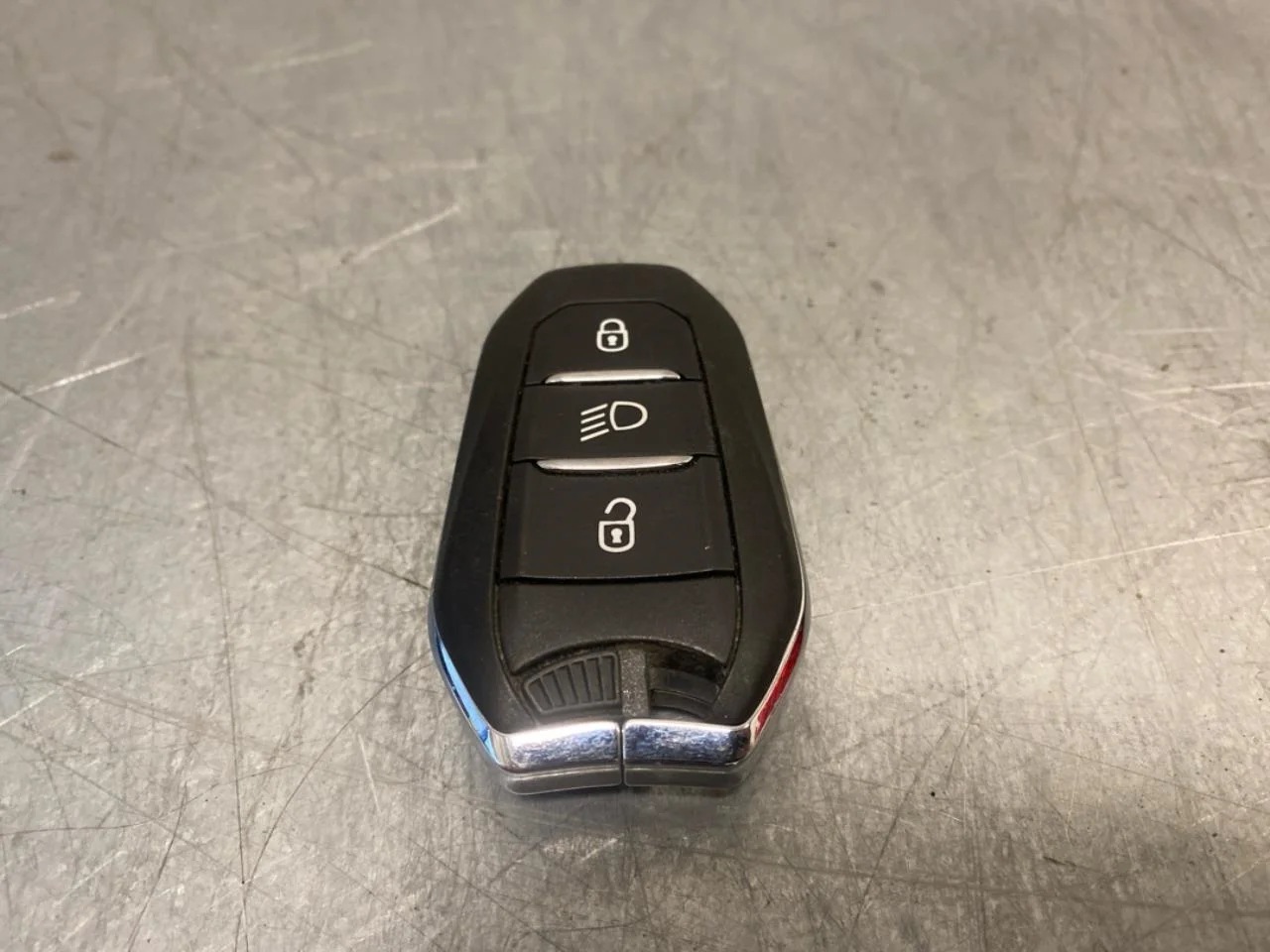 Peugeot 208/E-208 2020-> Távirányító, központi zár / riasztó nézet 2