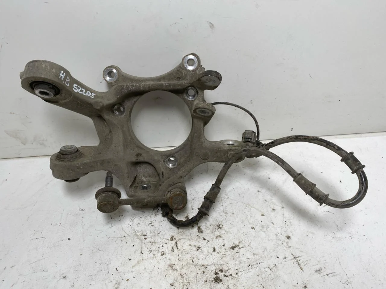 Kia EV6 2022- Stub axle carrier, right rear view 2
