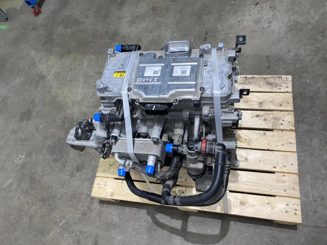 Kia EV6 2022- Front electric motor view 3