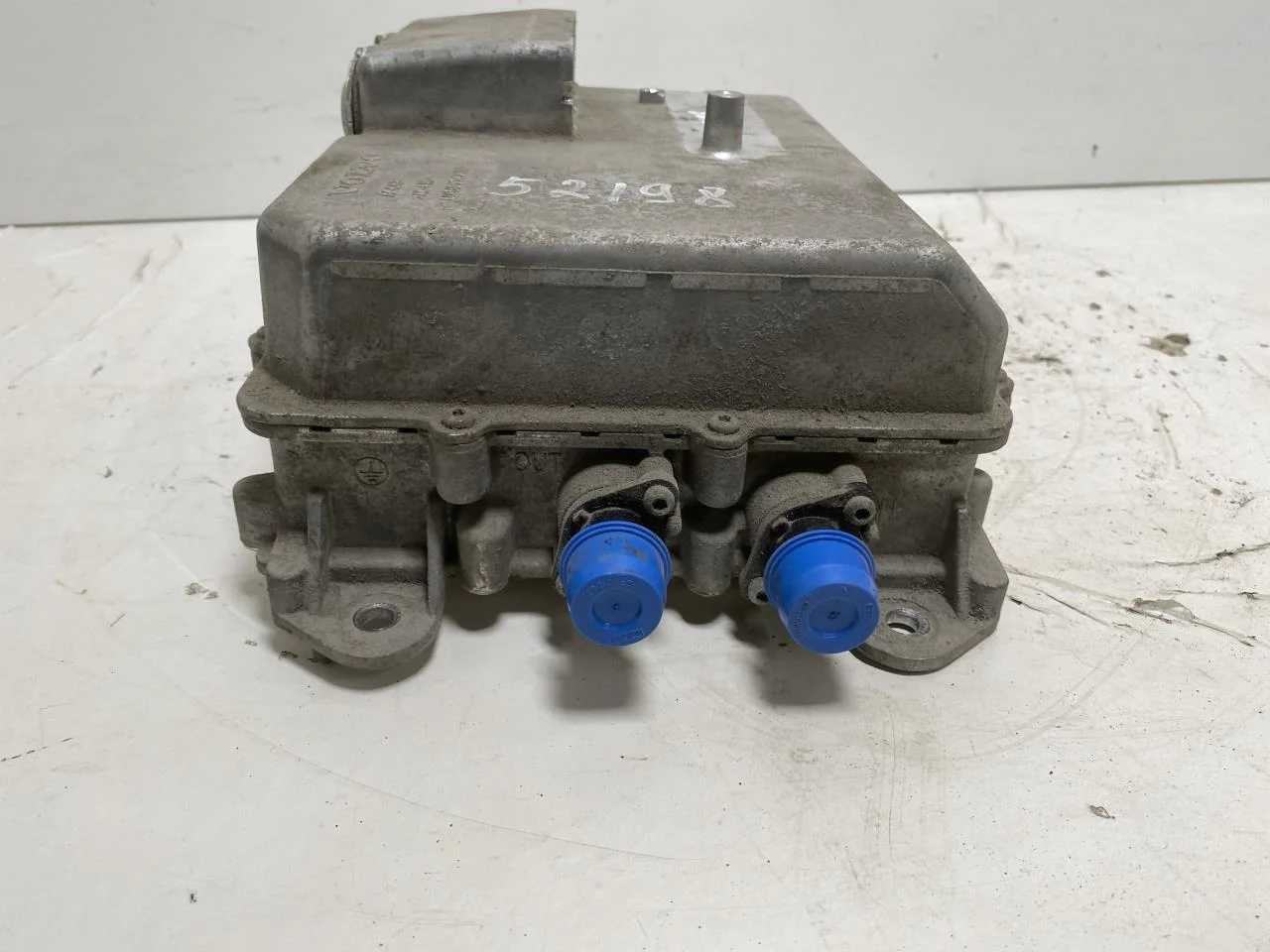 Polestar 2 2020- Invertor, 12-220V vedere 4