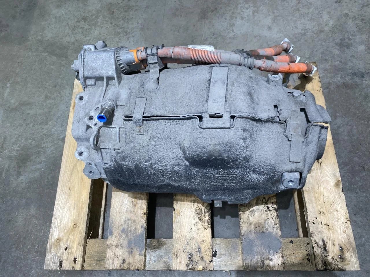 Polestar 2 2020- Rear electric motor view 3