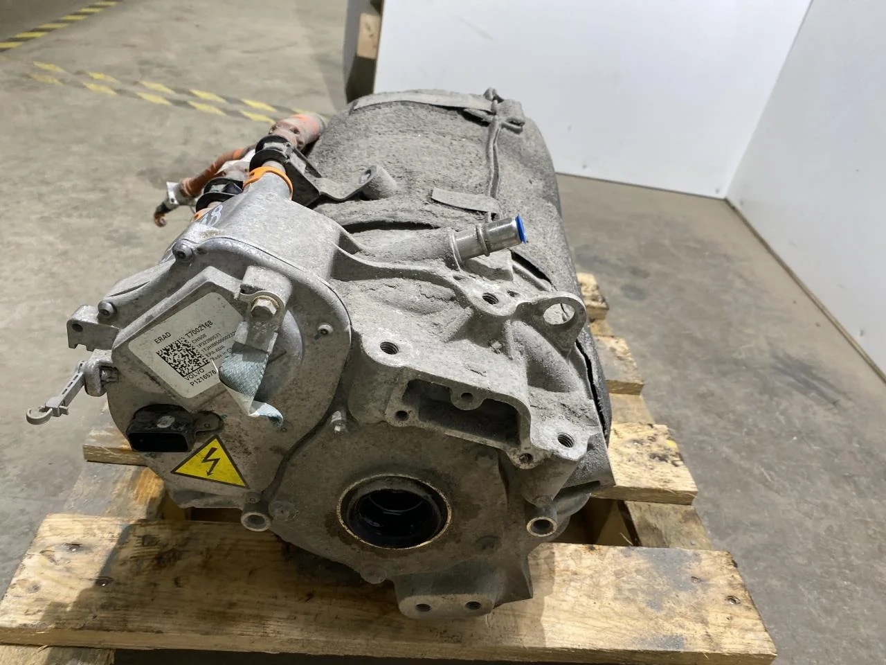 Polestar 2 2020- Rear electric motor view 4
