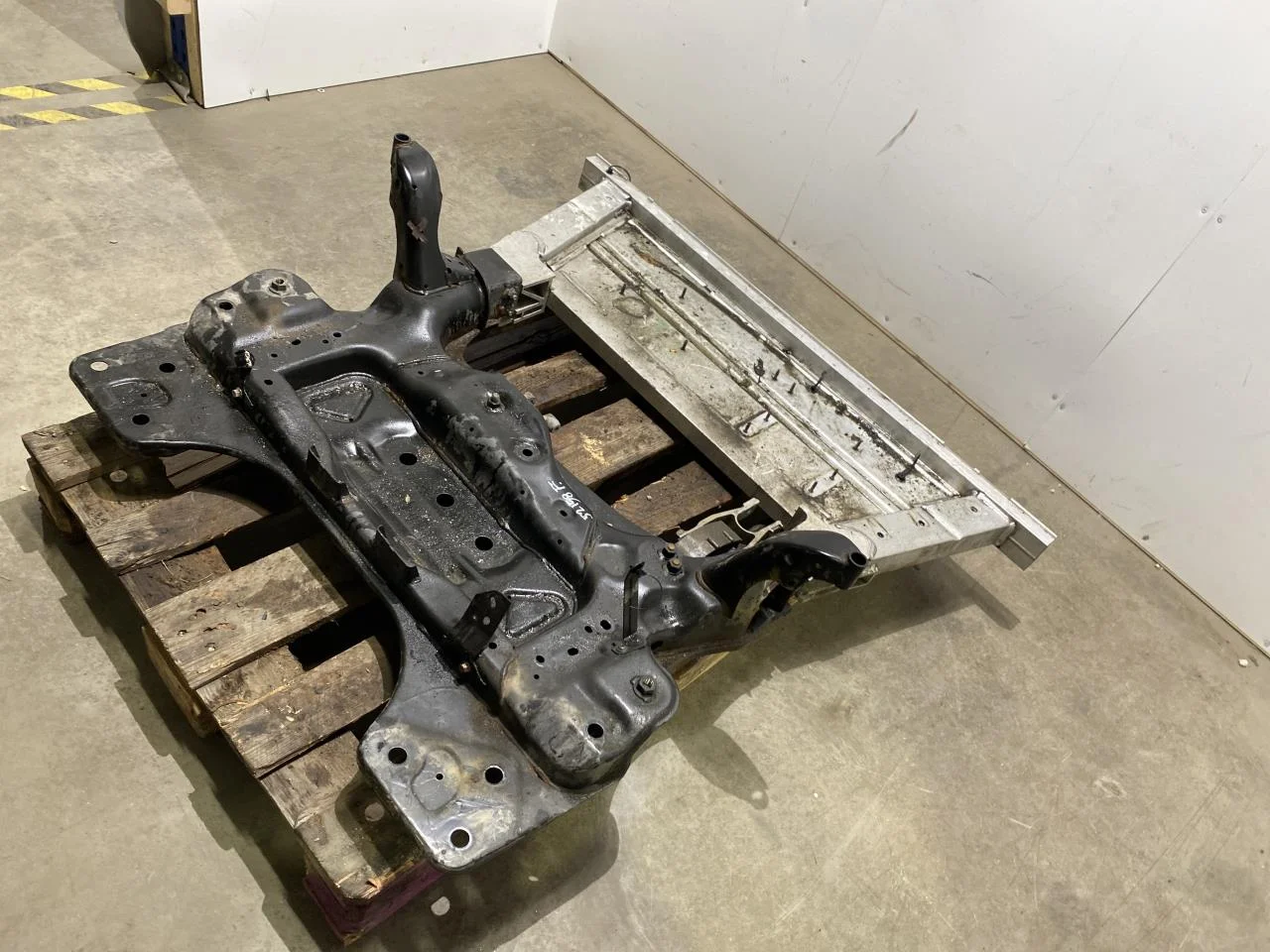 Polestar 2 2020- Front subframe view 2