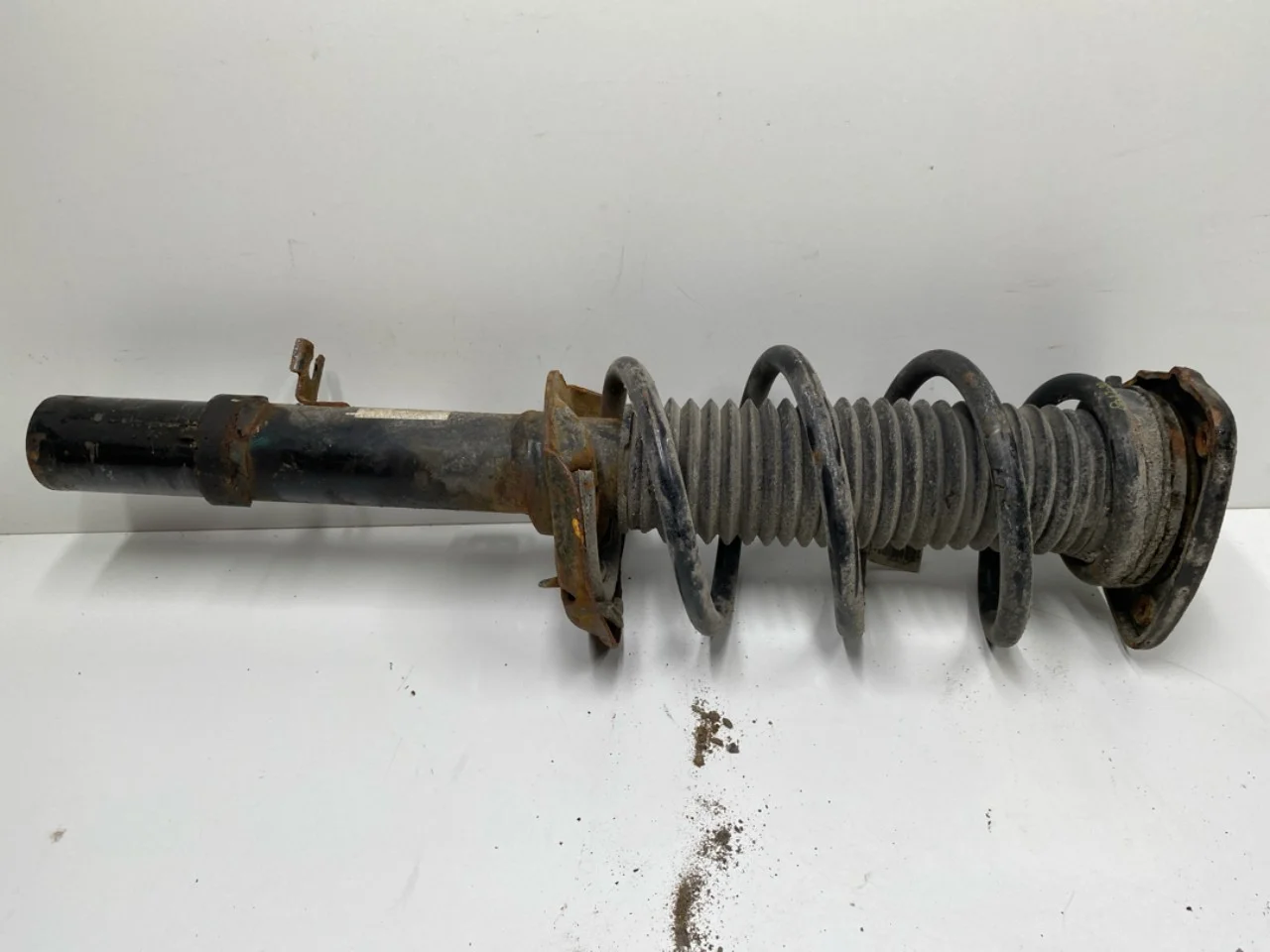 Polestar 2 2020- Strut assembly, front right view 2