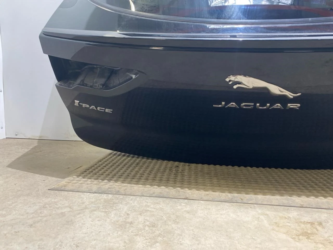 Jaguar I-PACE 2018- Tailgate, estate view 2