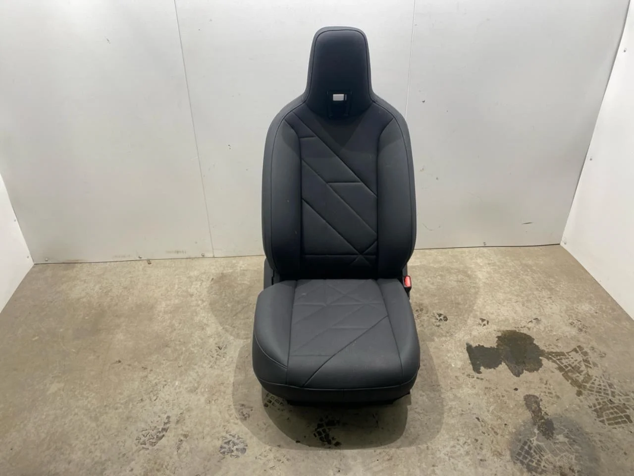 BMW IX 2022- Front seat, right