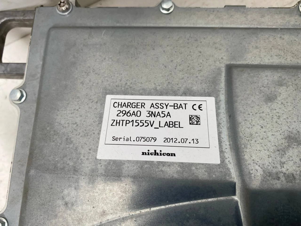 Nissan LEAF 2011-17 Battery charger view 4