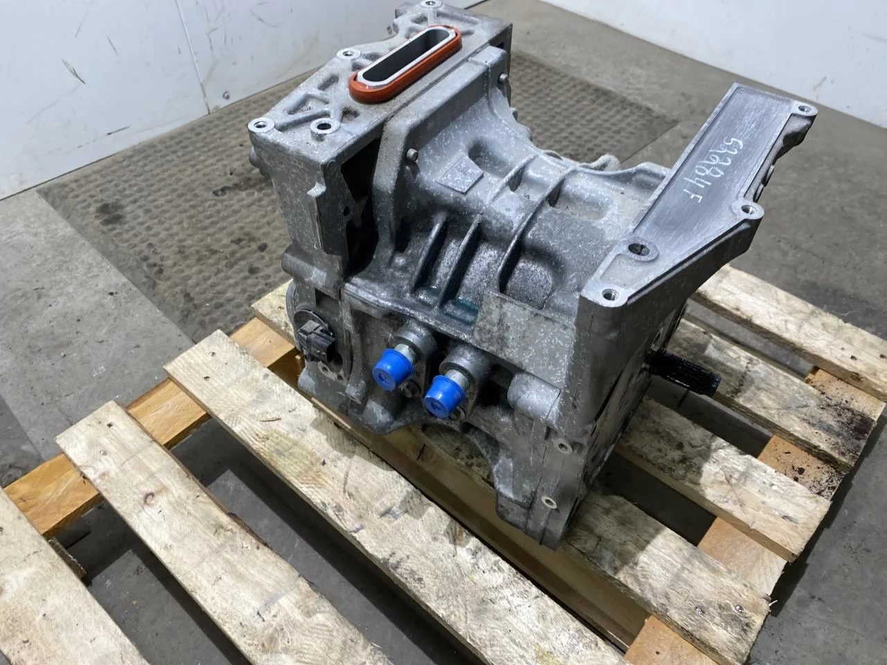 Nissan LEAF 2011-17 Elektromos motor, első nézet 2