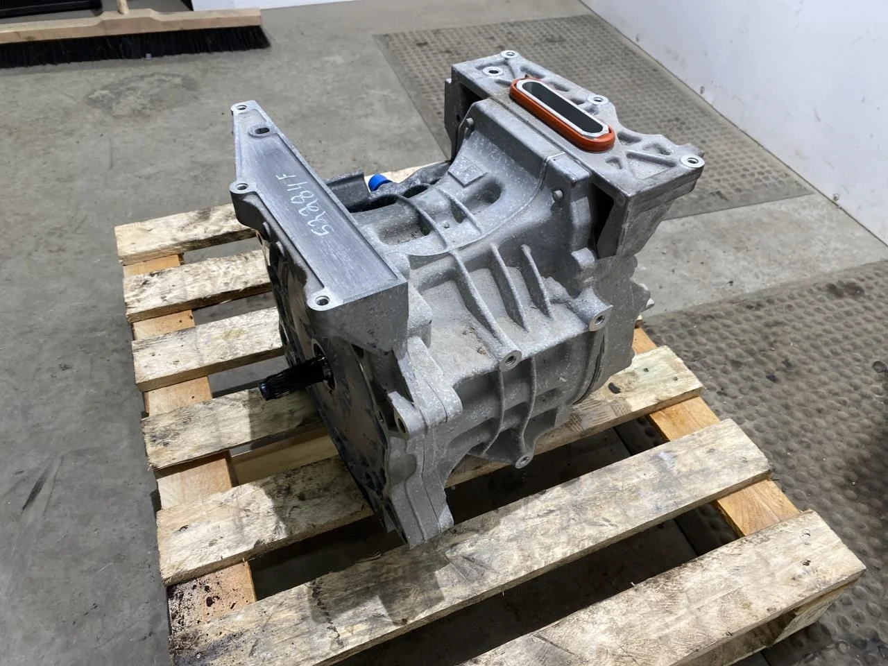 Nissan LEAF 2011-17 Elektromos motor, első nézet 3