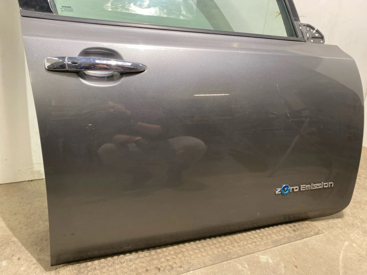 Nissan LEAF 2017-24 Ajtó, 4 ajtós, első, jobb nézet 2