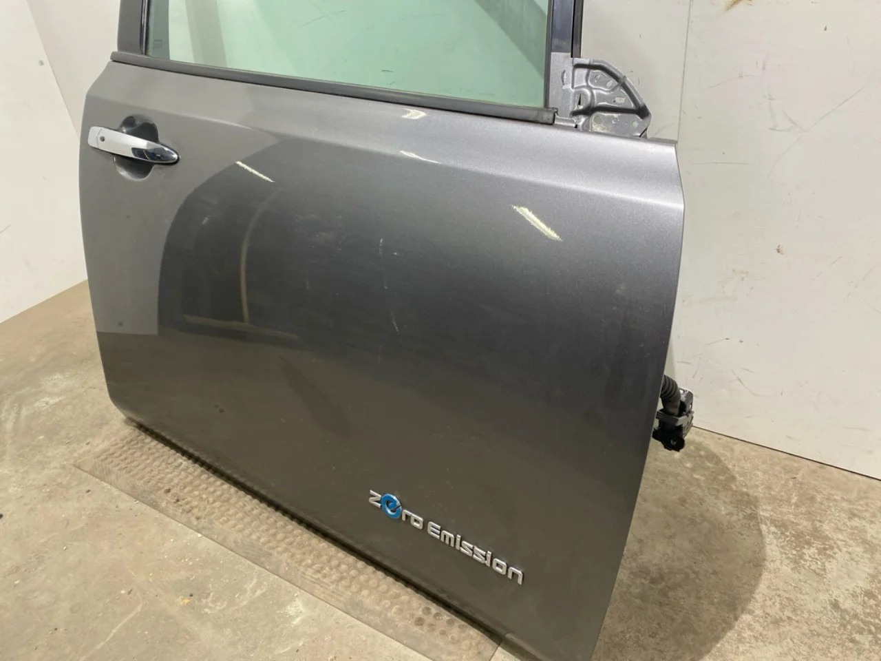 Nissan LEAF 2017-24 Ajtó, 4 ajtós, első, jobb nézet 3