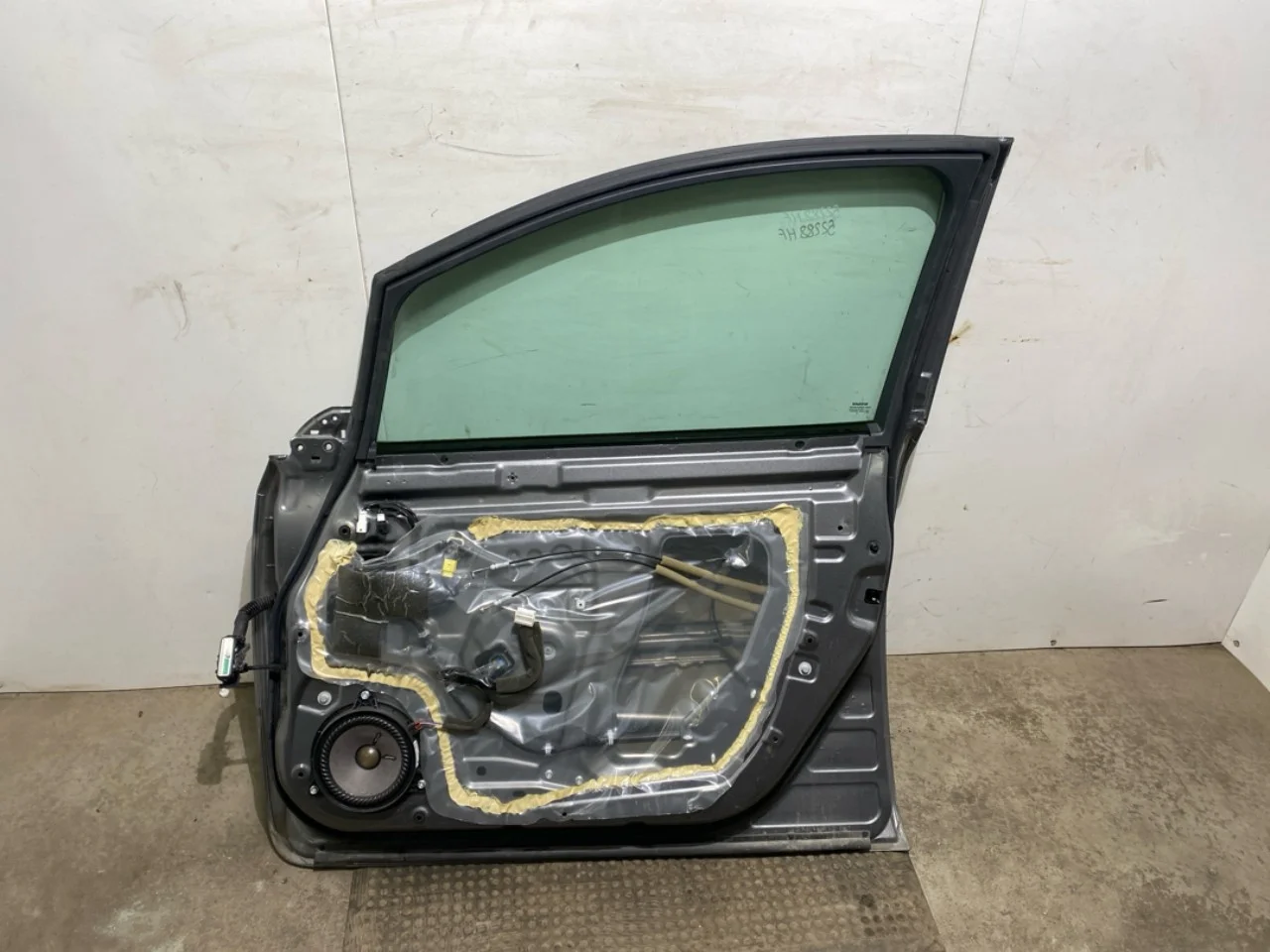Nissan LEAF 2017-24 Ajtó, 4 ajtós, első, jobb nézet 4