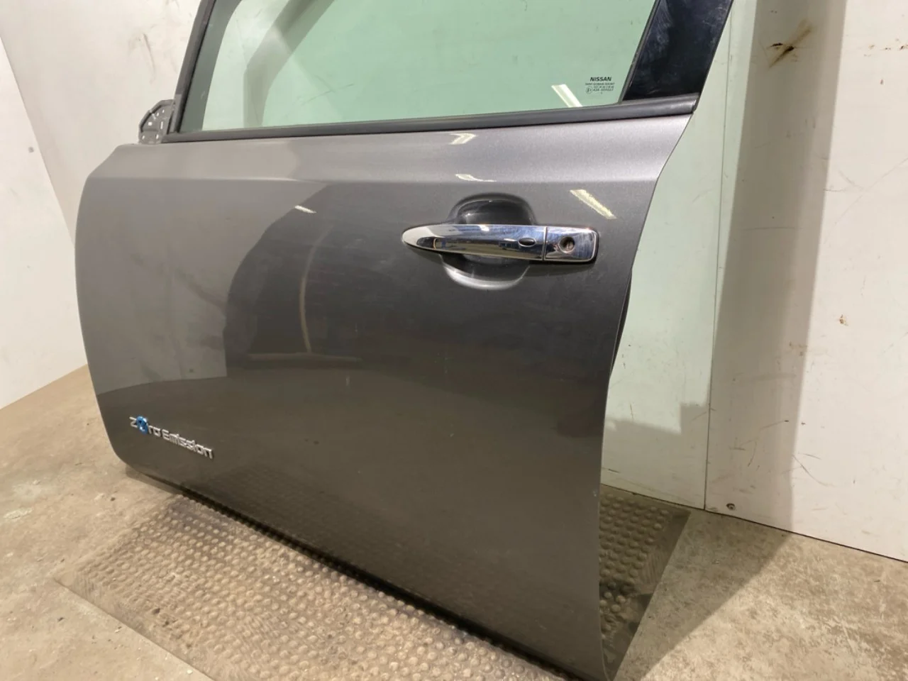 Nissan LEAF 2017-24 Ajtó, 4 ajtós, első, bal nézet 3