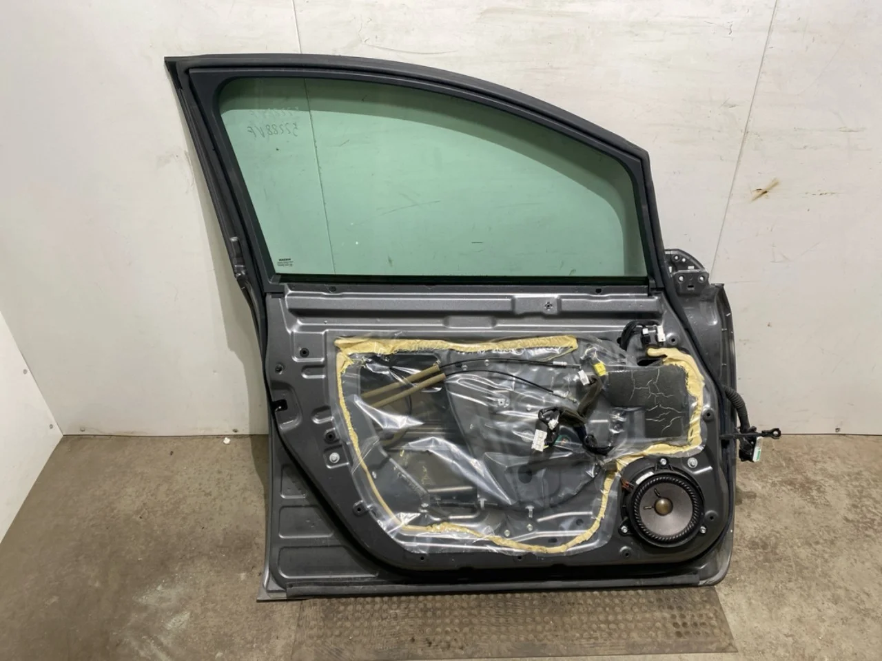 Nissan LEAF 2017-24 Ajtó, 4 ajtós, első, bal nézet 4