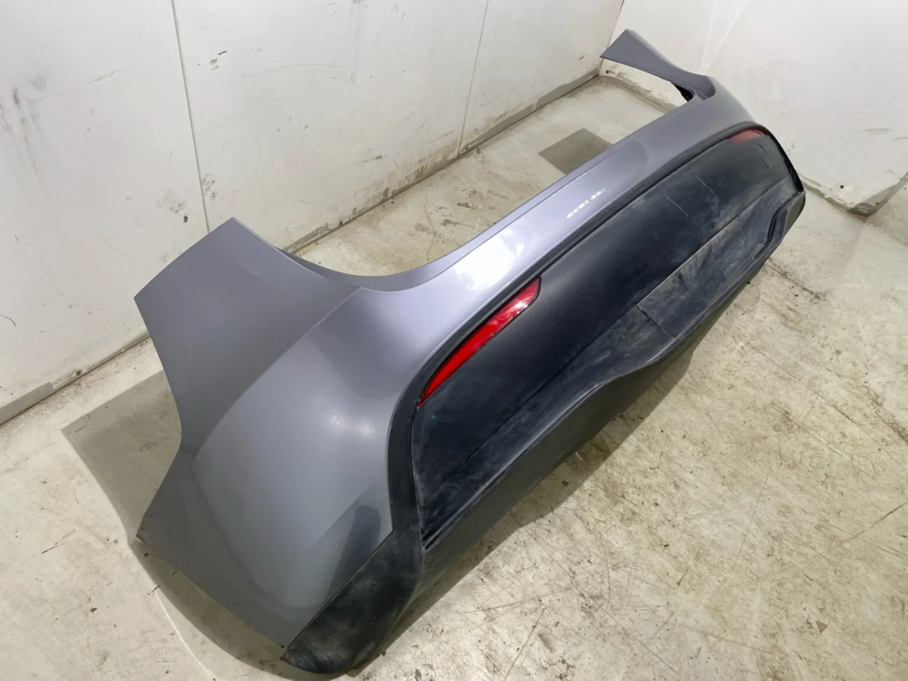Tesla MODEL Y 2021- Rear bumper view 3