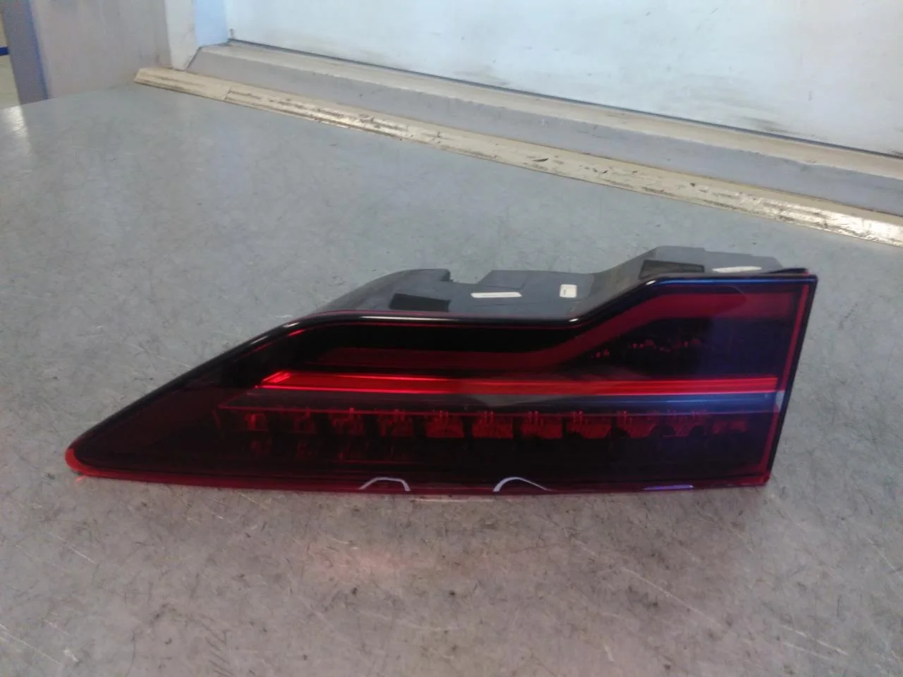Jaguar I-PACE 2018- Lampă spate, stânga, pe hayon (interioară)