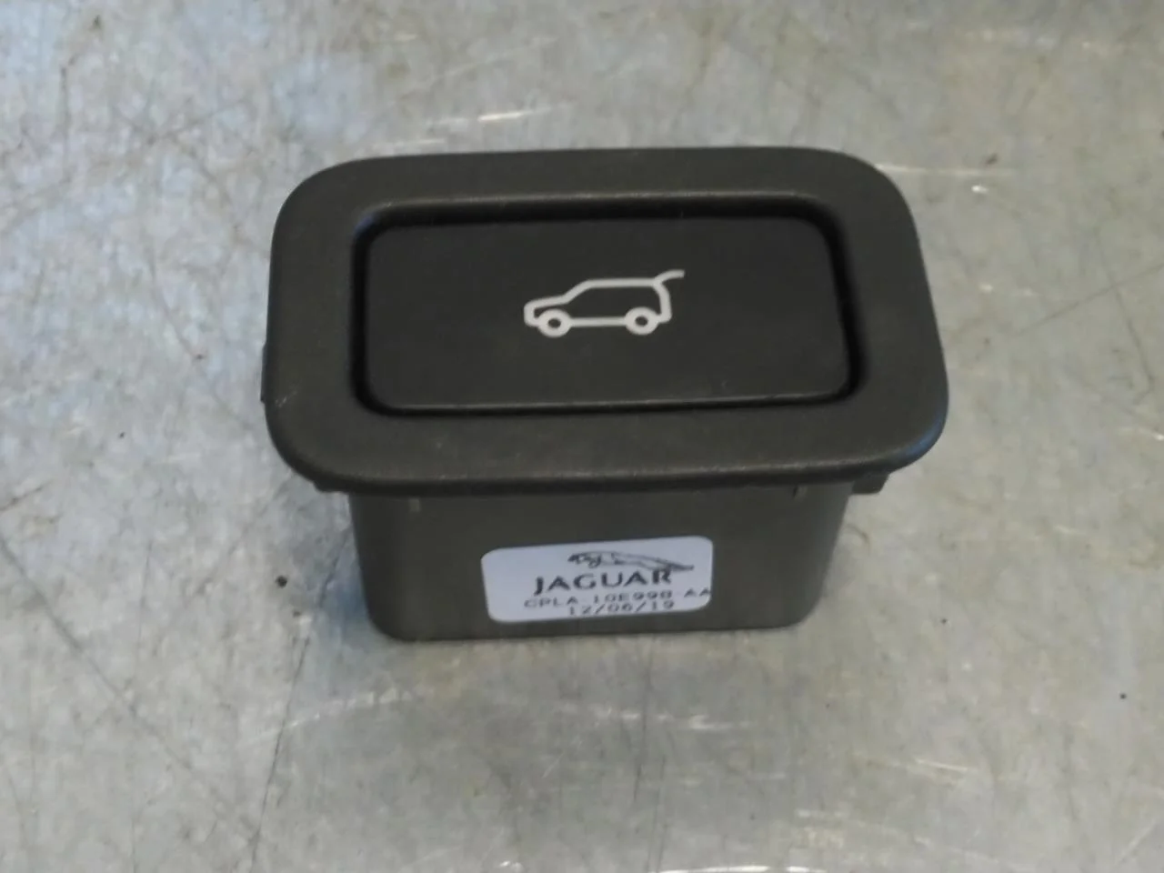 Jaguar I-PACE 2018- Csomagtérajtó kapcsoló