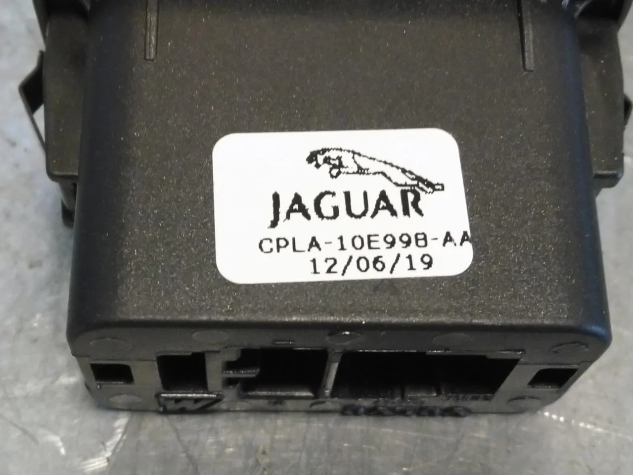 Jaguar I-PACE 2018- Csomagtérajtó kapcsoló nézet 3