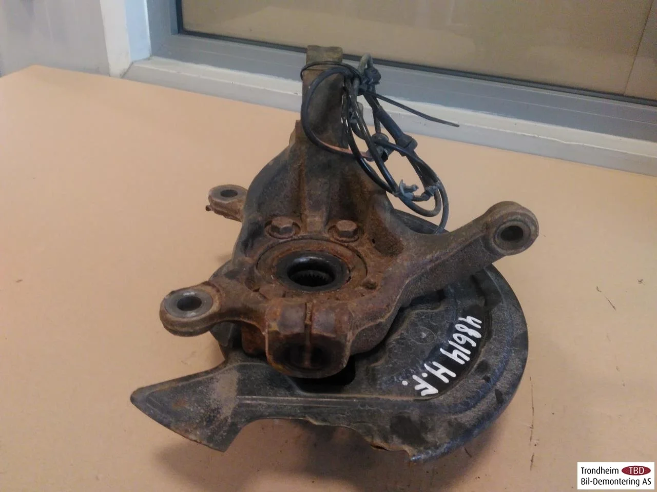 Nissan LEAF 2017-24 Front right steering knuckle