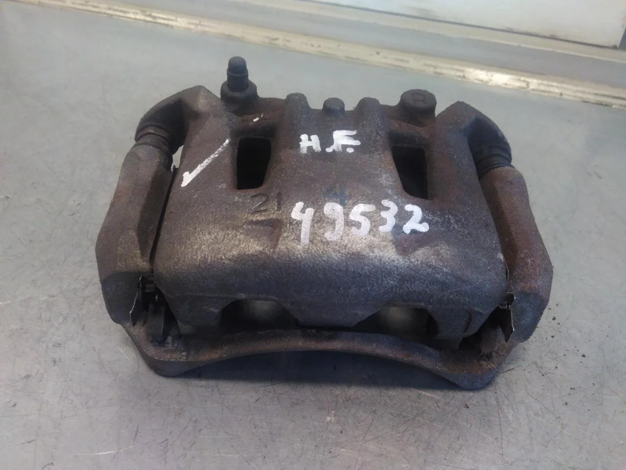 Nissan LEAF 2017-24 Front right brake caliper