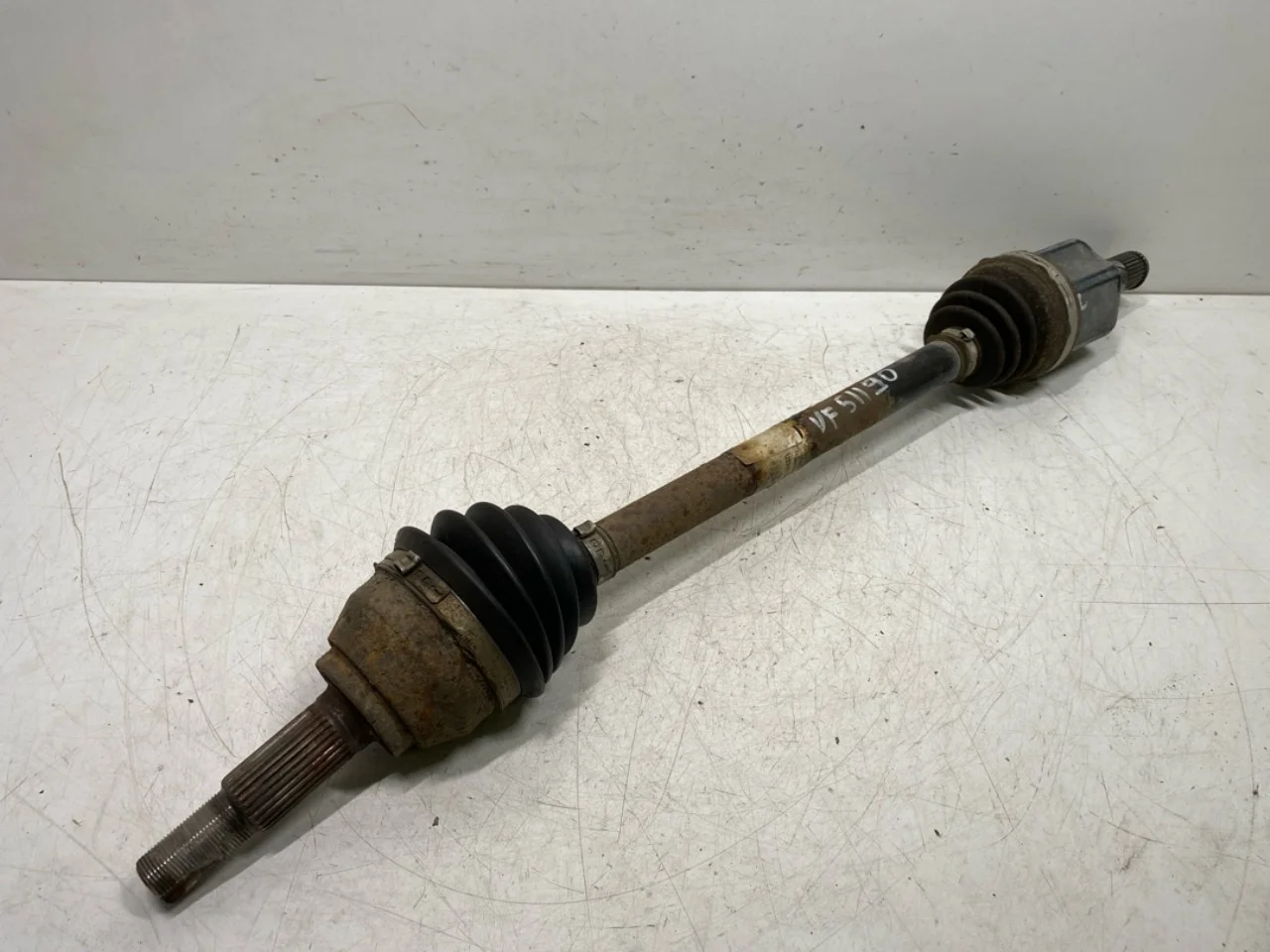 Nissan LEAF 2017-24 Front left driveshaft view 2