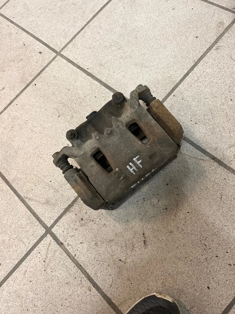 Nissan LEAF 2017-24 Front right brake caliper