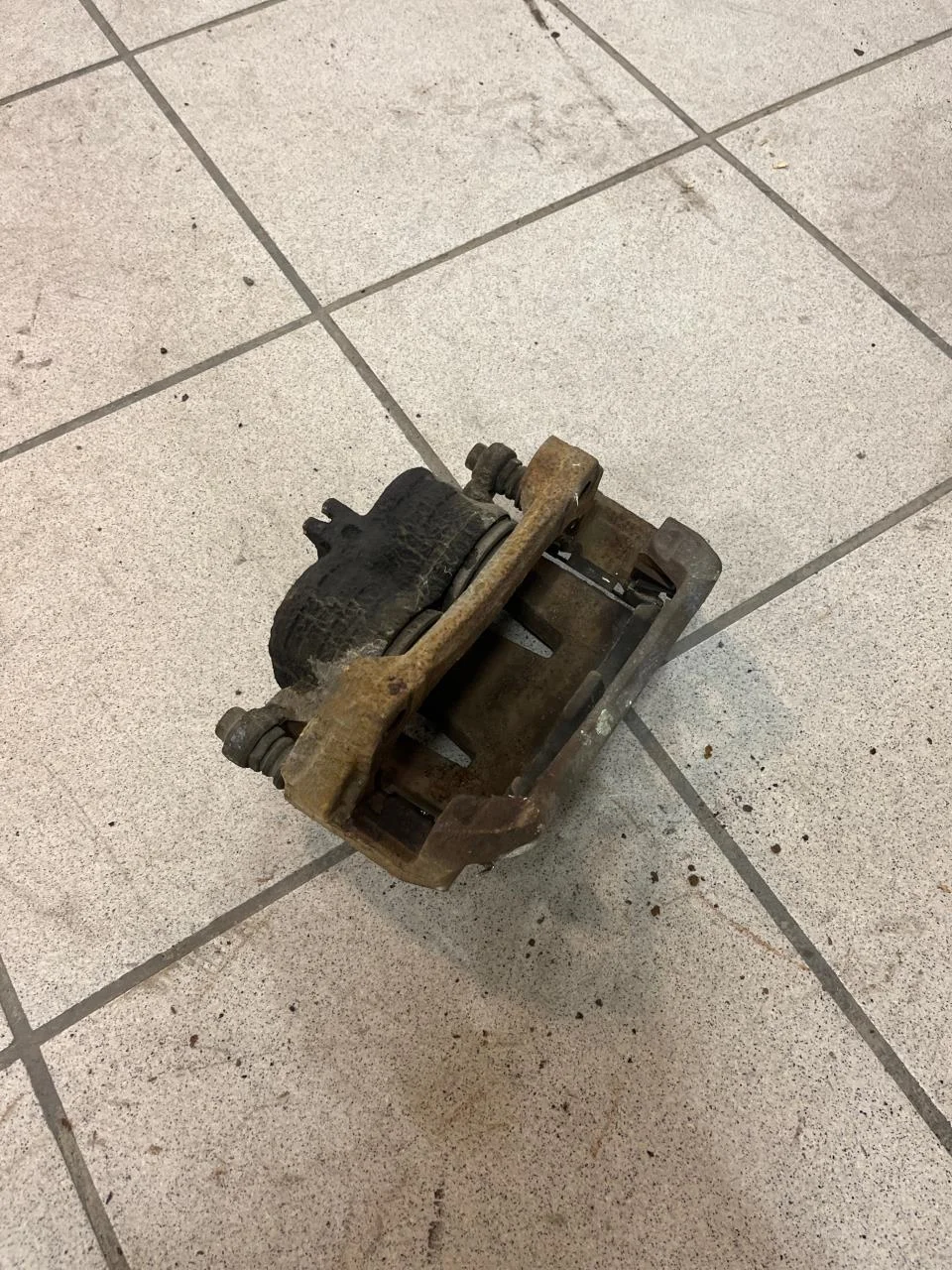 Nissan LEAF 2017-24 Front right brake caliper view 2