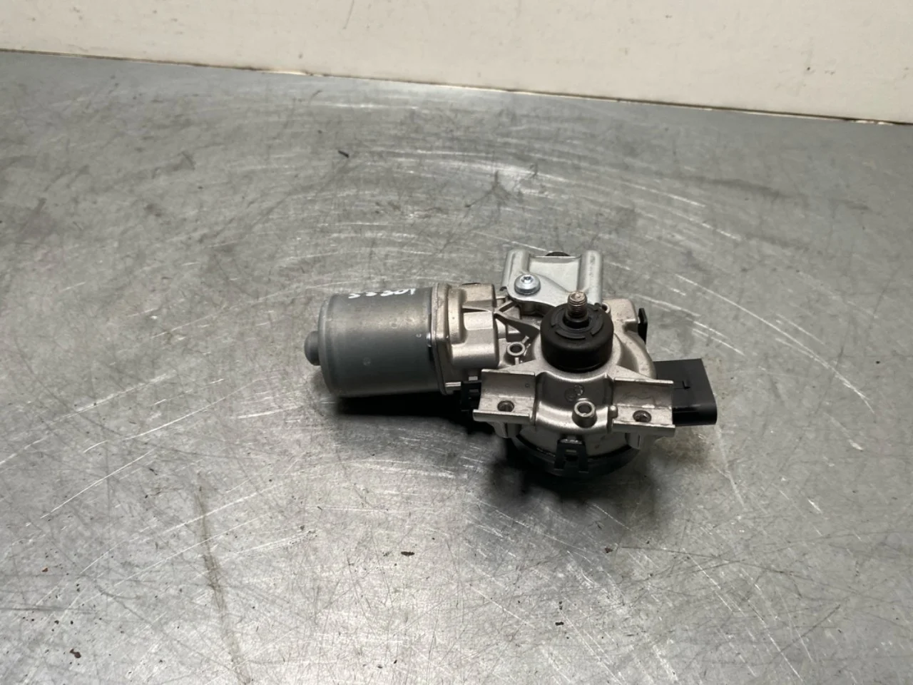 Ablaktörlő motor, szélvédő nézet 4
