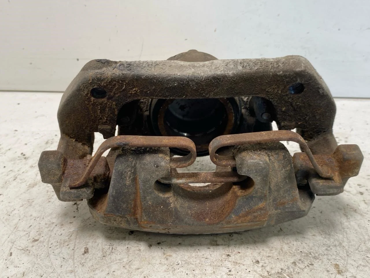 Opel / Vauxhall VIVARO 2020- Front left brake caliper view 3