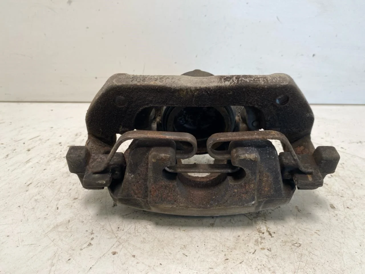 Opel / Vauxhall VIVARO 2020- Front left brake caliper view 3