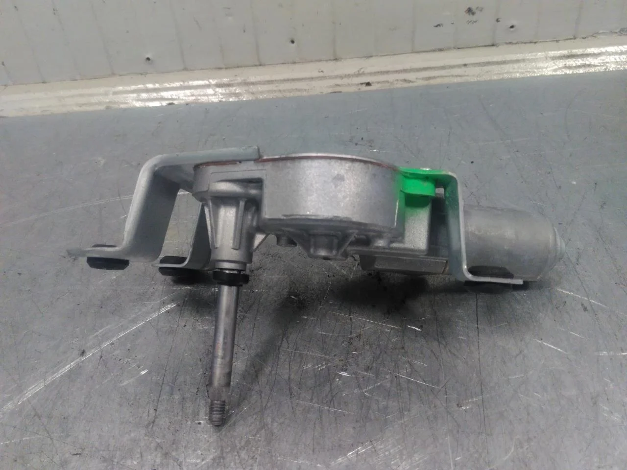 Mercedes EQS SUV X296 2022- Tailgate wiper motor view 2