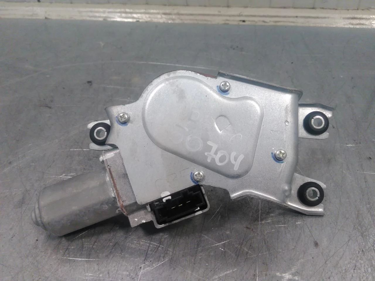 Mercedes EQS SUV X296 2022- Tailgate wiper motor view 3